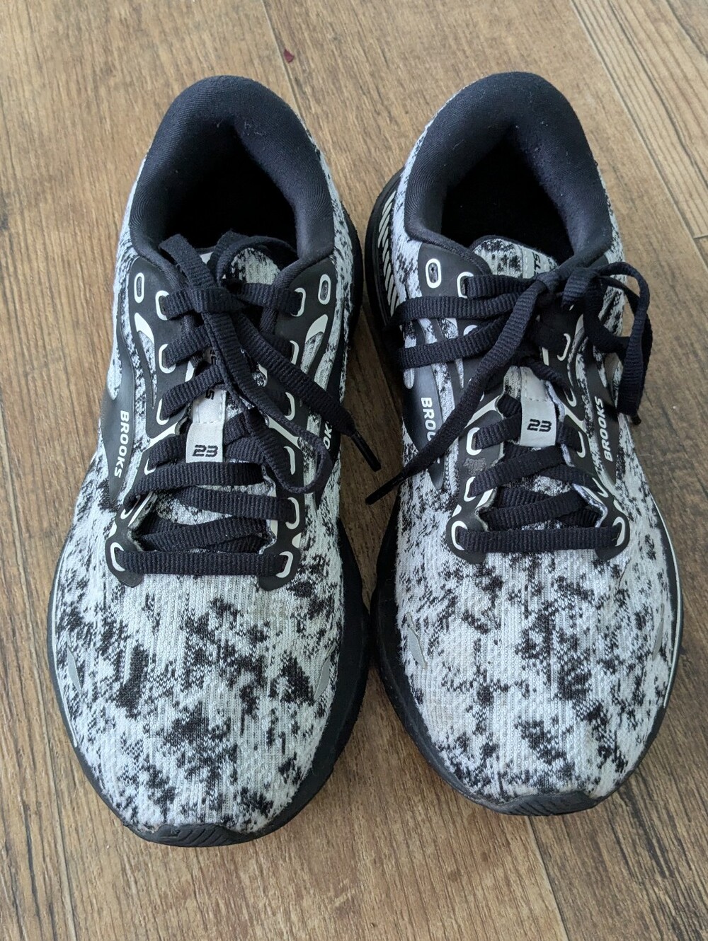 Brooks Adrenaline GTS 23 Running Sneakers In Black Gray White Women's Size 7 - Picture 2 of 11